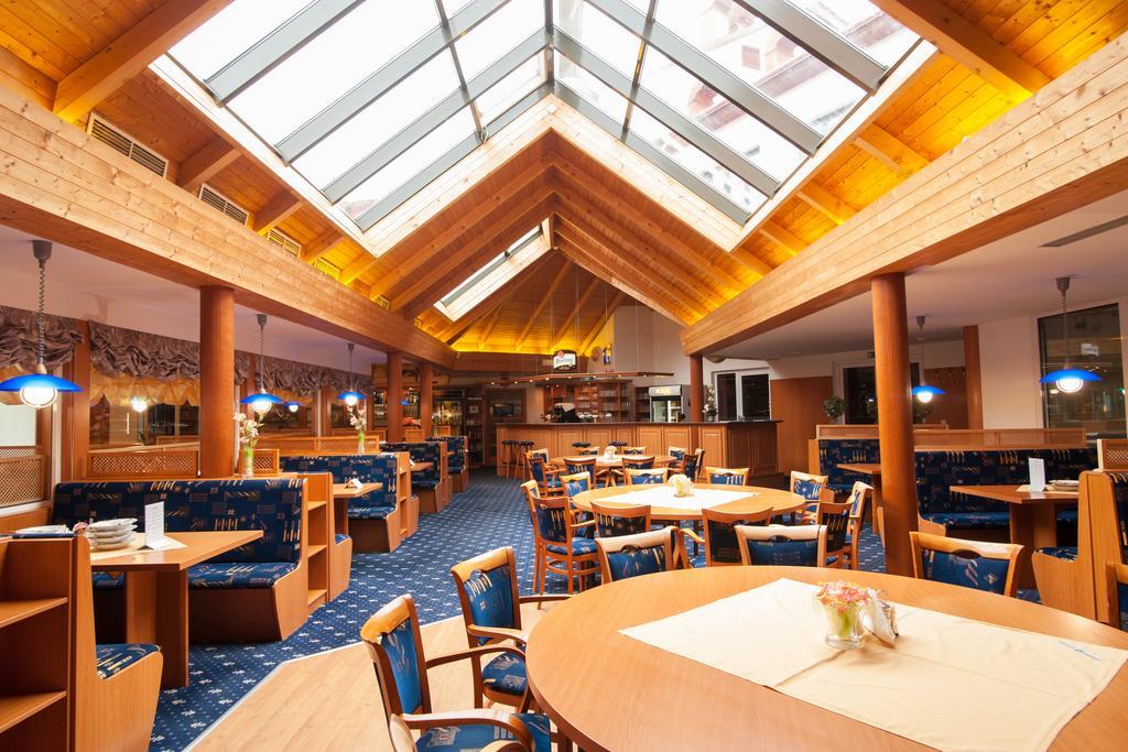 Sport-V-Hotel Hrotovice Bagian luar foto