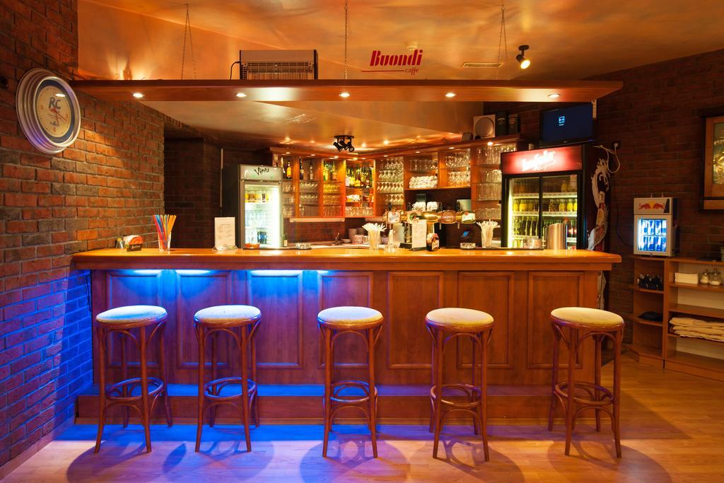 Sport-V-Hotel Hrotovice Bagian luar foto