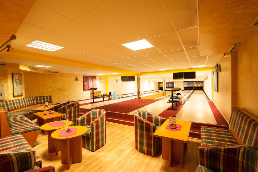 Sport-V-Hotel Hrotovice Bagian luar foto