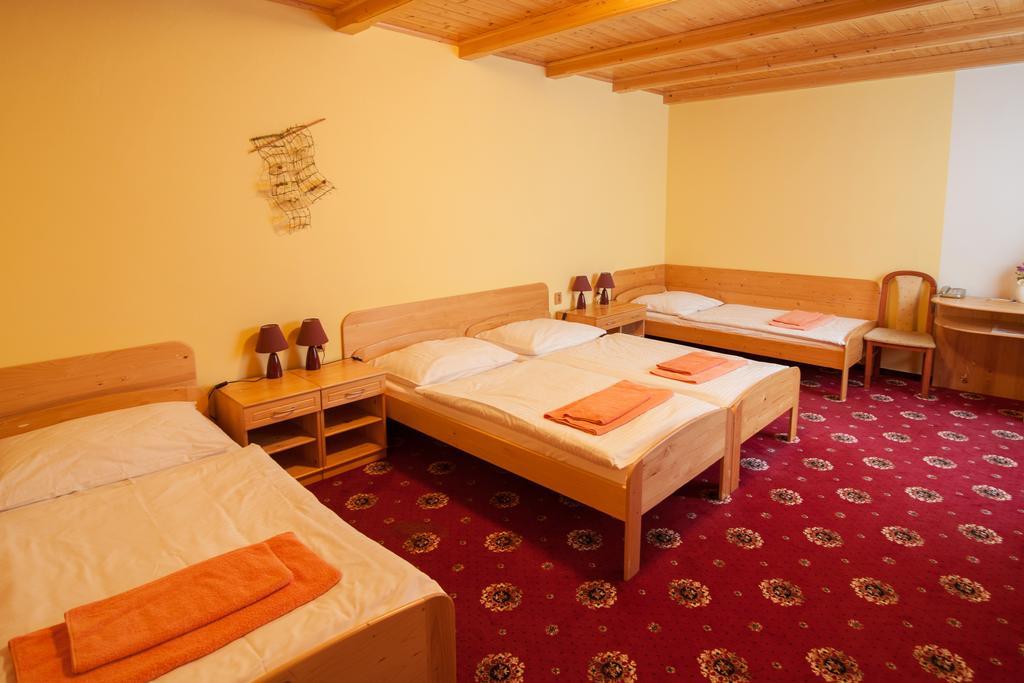 Sport-V-Hotel Hrotovice Ruang foto