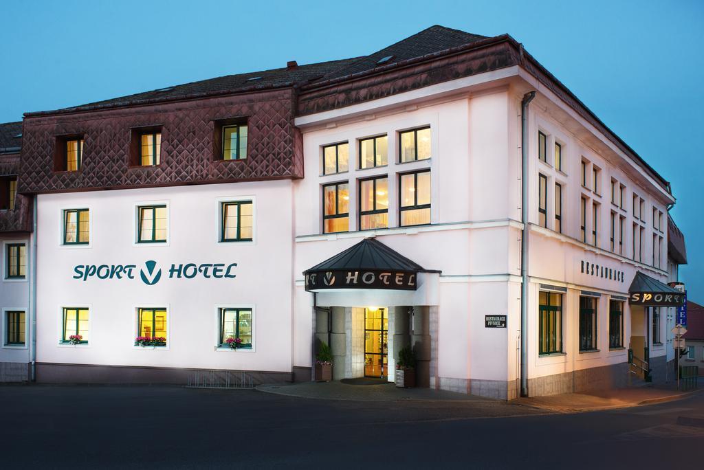 Sport-V-Hotel Hrotovice Bagian luar foto