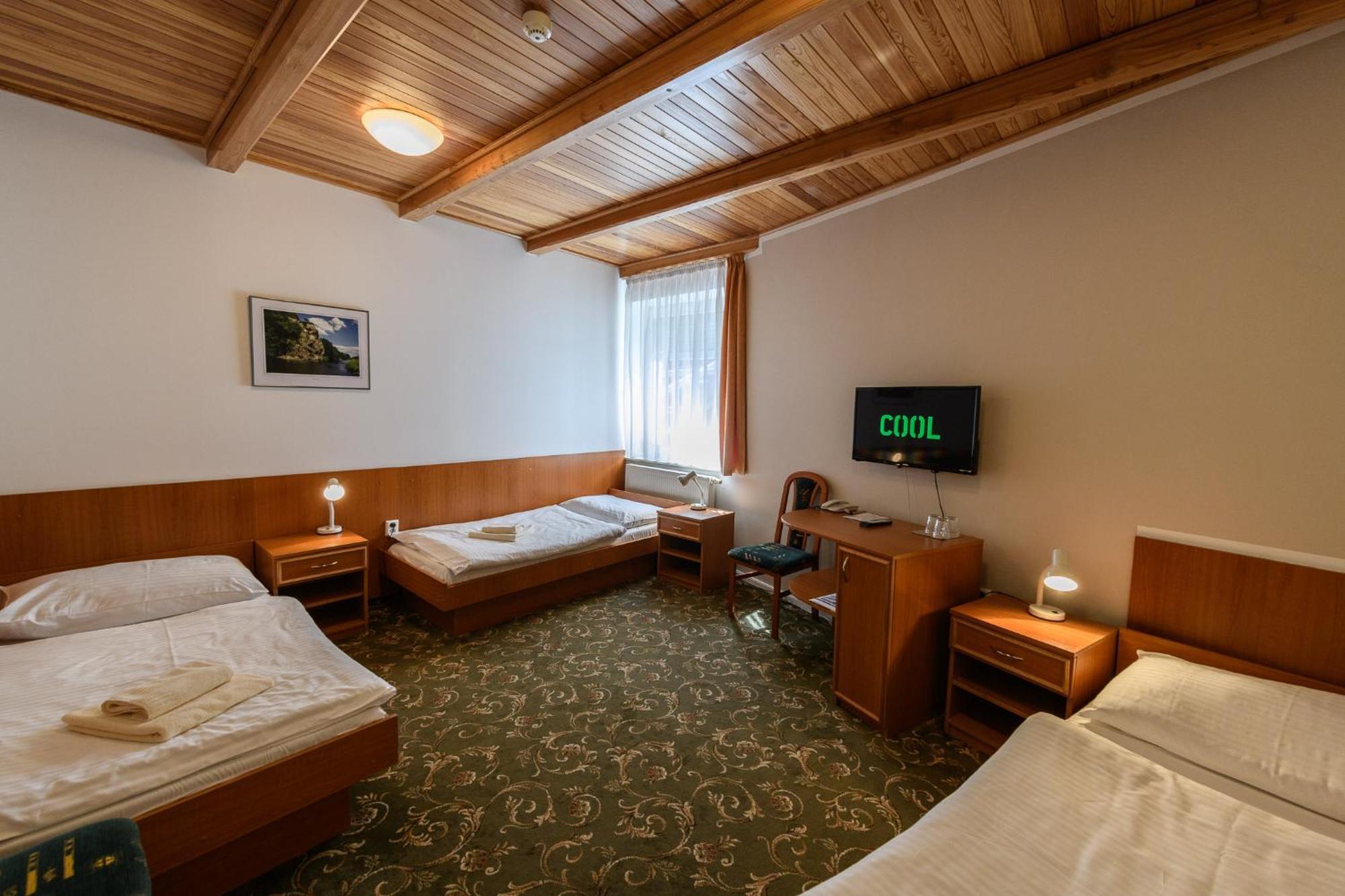 Sport-V-Hotel Hrotovice Bagian luar foto