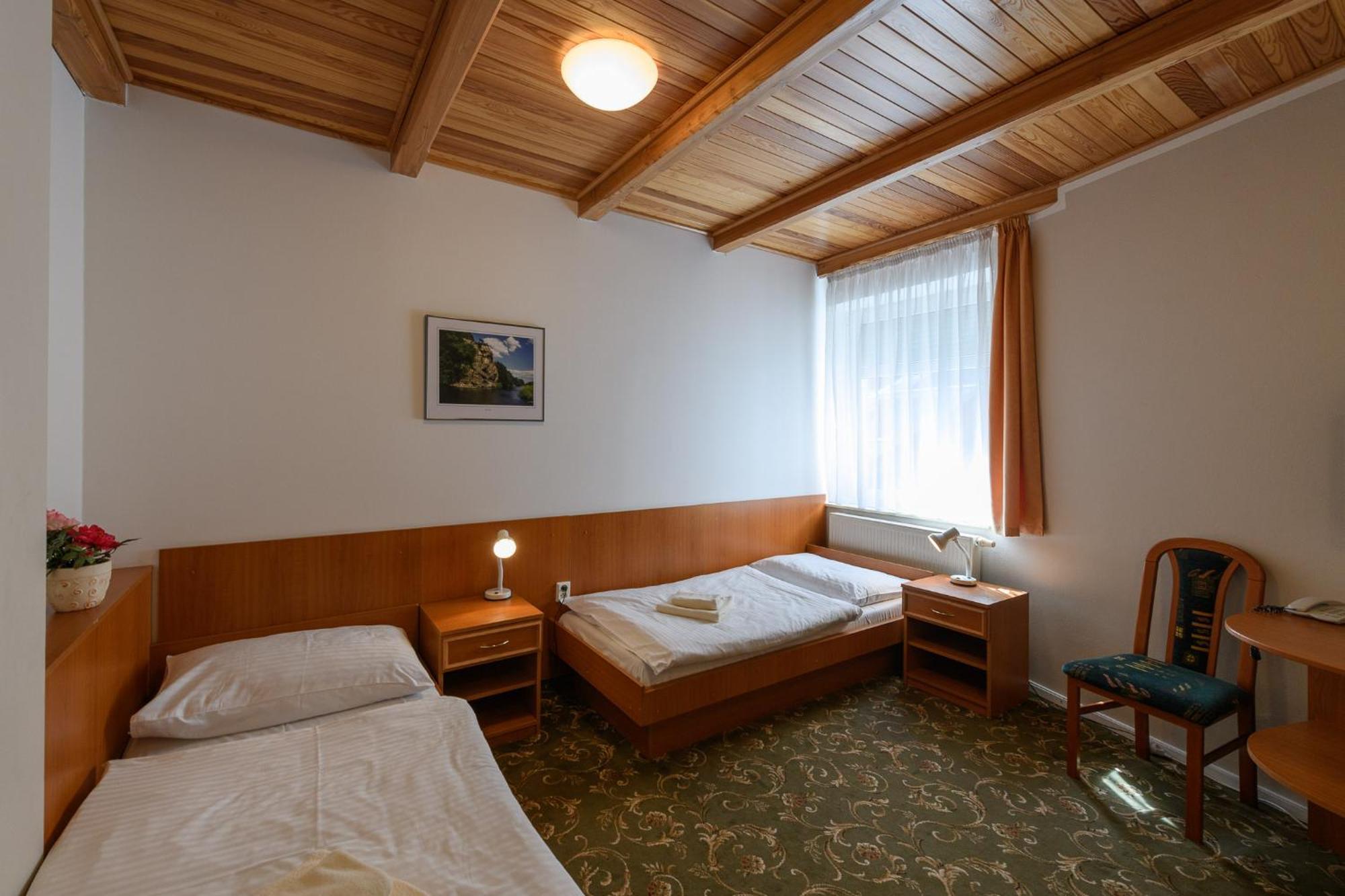 Sport-V-Hotel Hrotovice Bagian luar foto