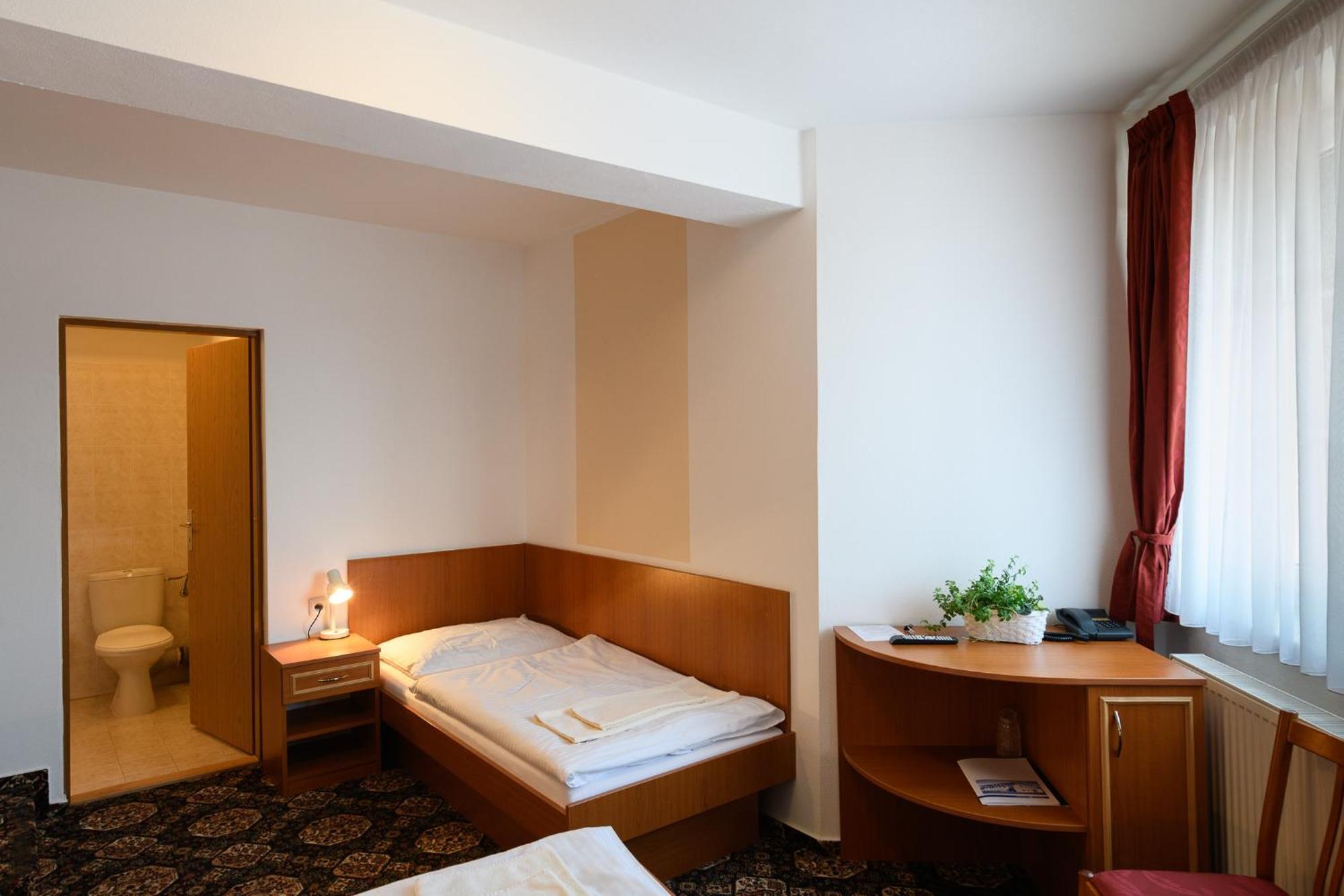 Sport-V-Hotel Hrotovice Bagian luar foto