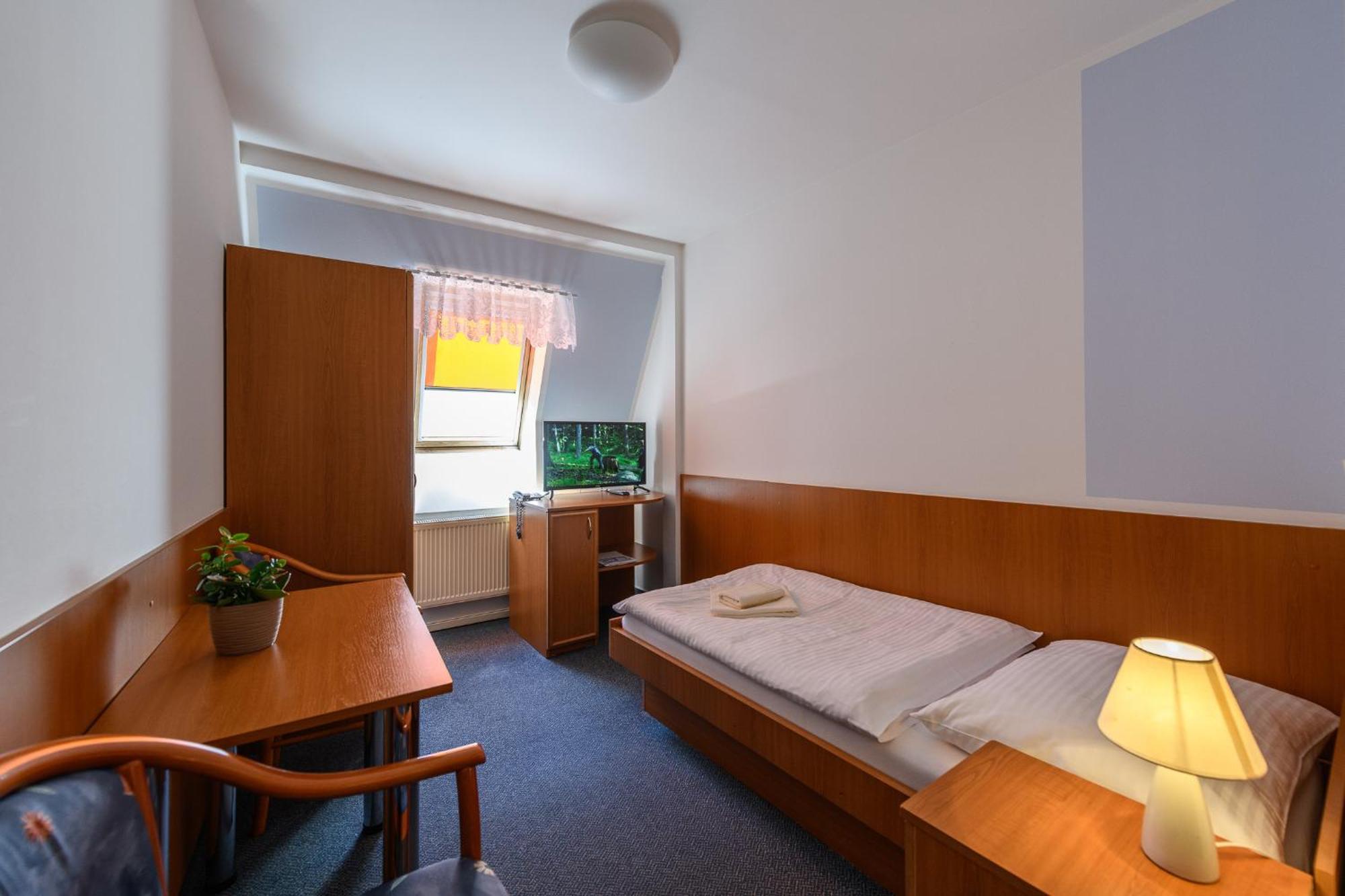 Sport-V-Hotel Hrotovice Bagian luar foto