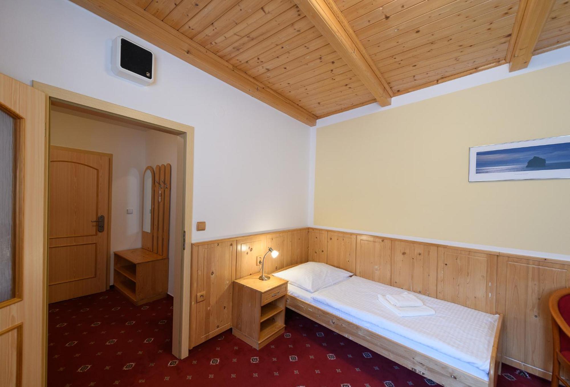 Sport-V-Hotel Hrotovice Bagian luar foto