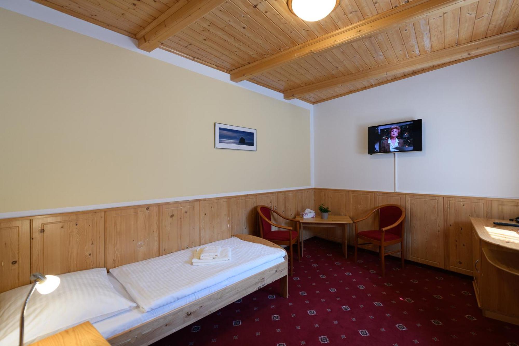 Sport-V-Hotel Hrotovice Bagian luar foto