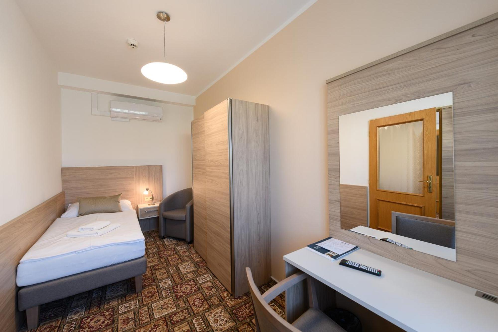 Sport-V-Hotel Hrotovice Bagian luar foto