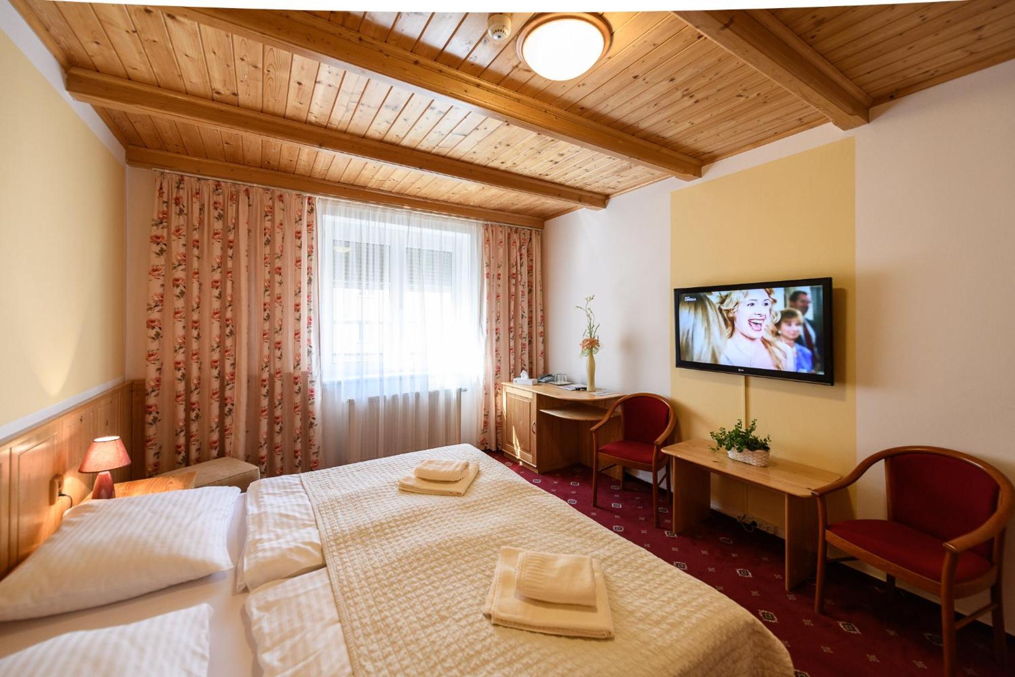 Sport-V-Hotel Hrotovice Bagian luar foto