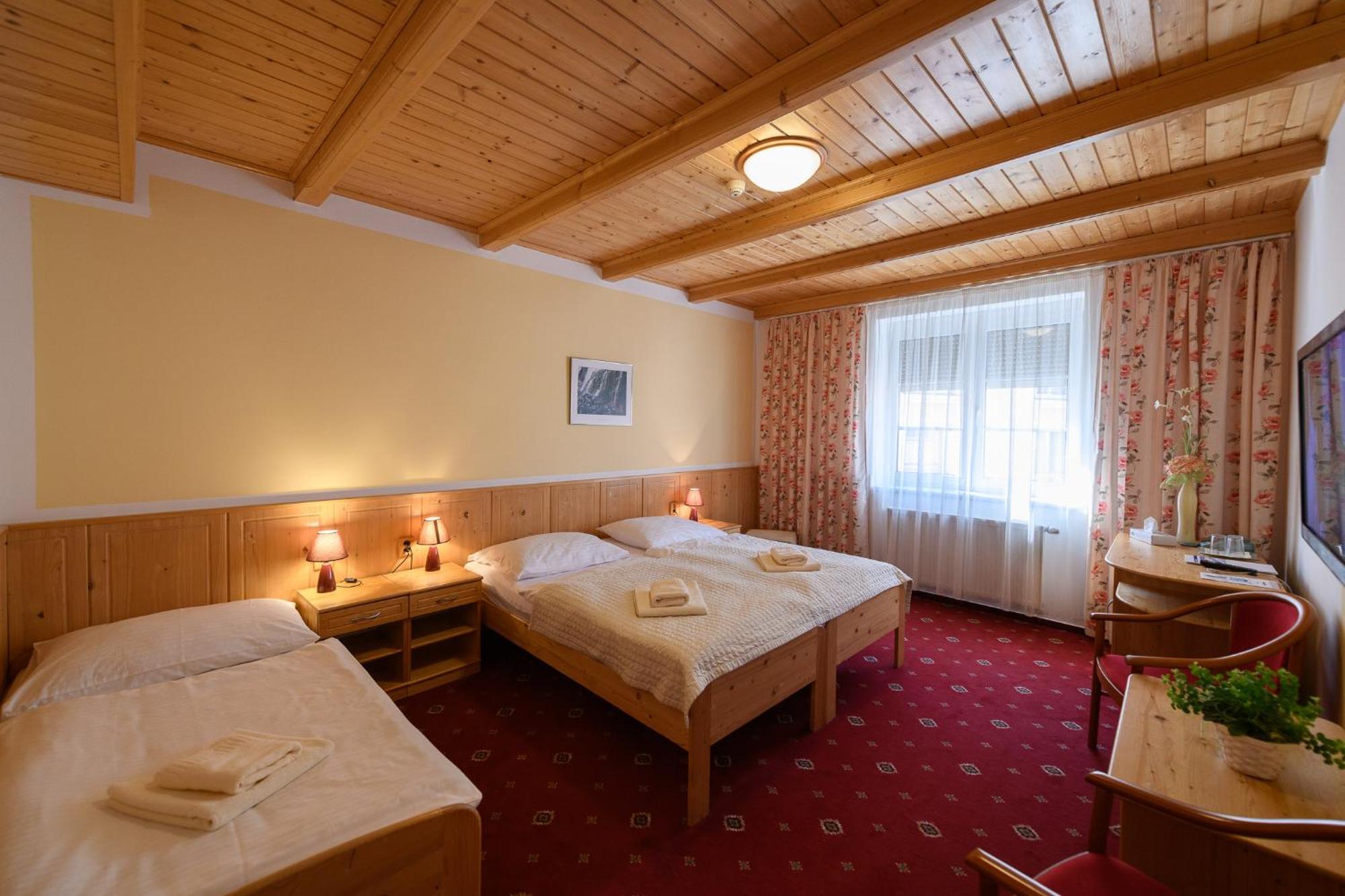Sport-V-Hotel Hrotovice Bagian luar foto
