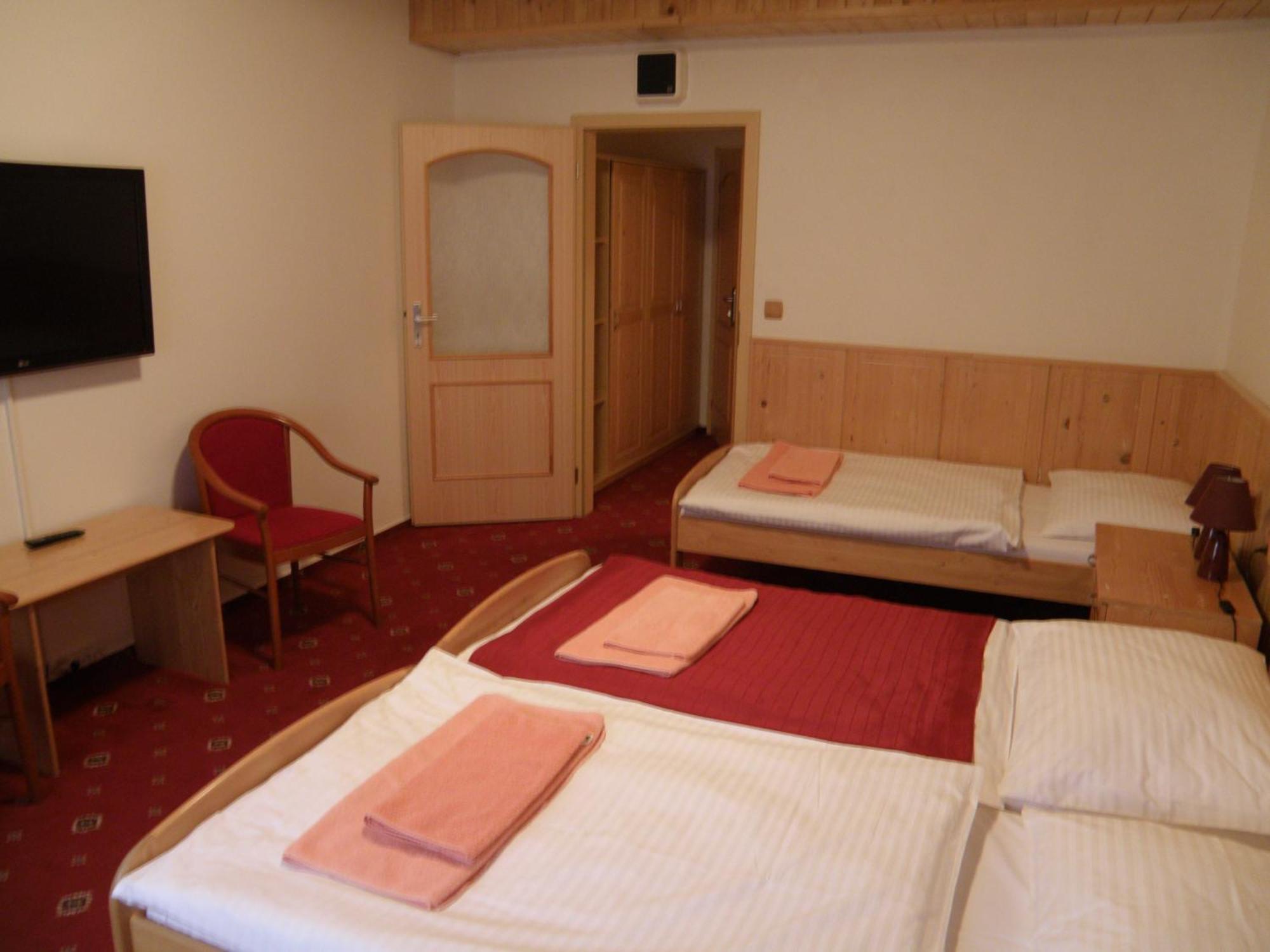 Sport-V-Hotel Hrotovice Bagian luar foto