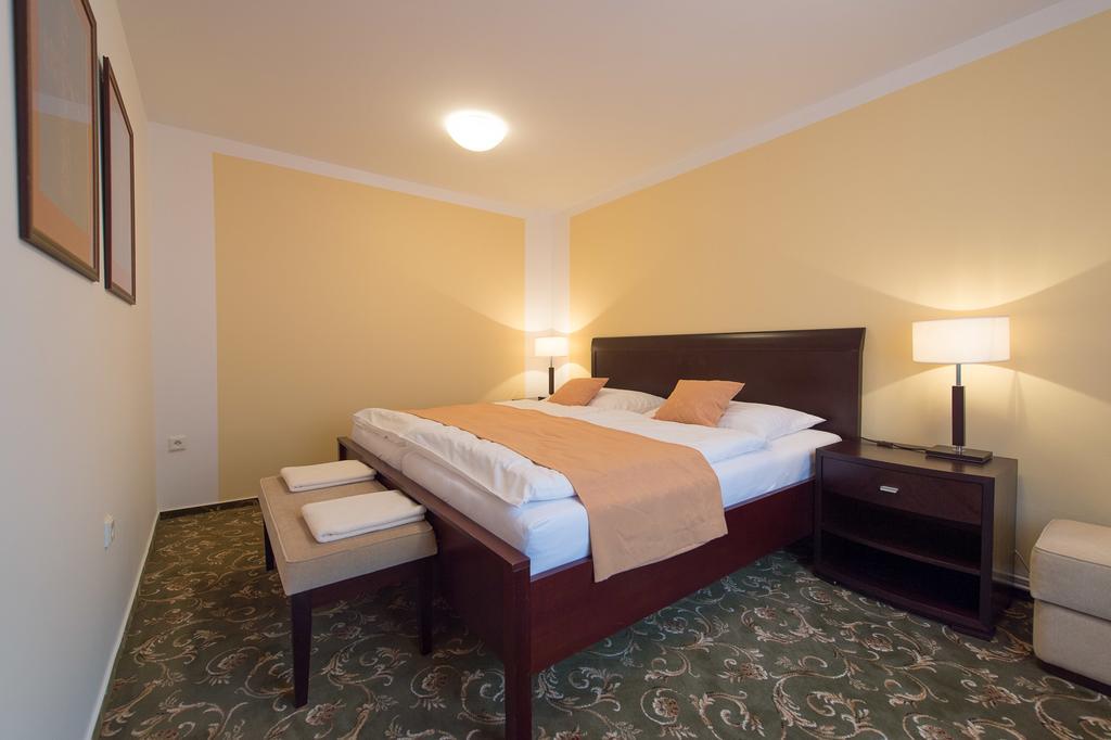 Sport-V-Hotel Hrotovice Bagian luar foto
