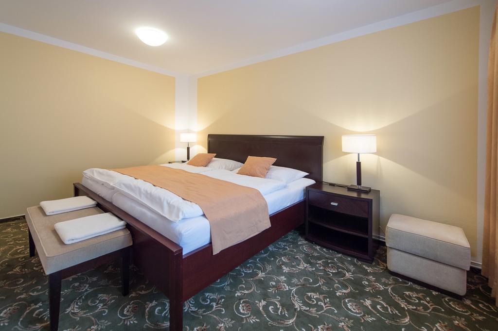 Sport-V-Hotel Hrotovice Bagian luar foto