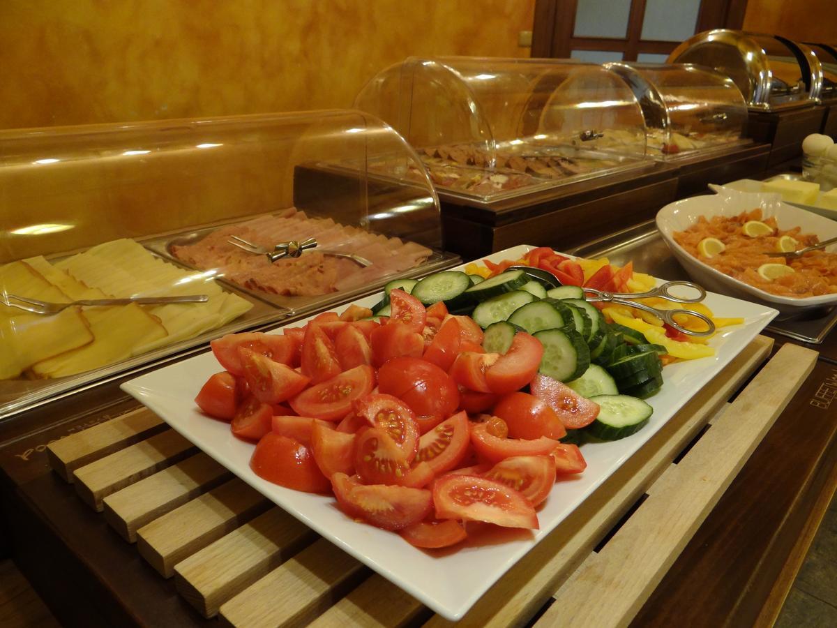 Sport-V-Hotel Hrotovice Bagian luar foto