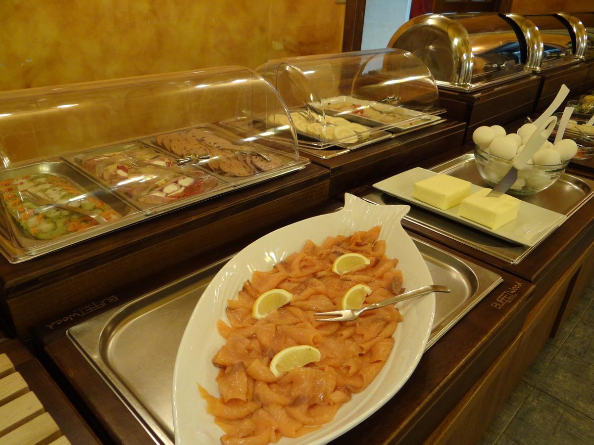 Sport-V-Hotel Hrotovice Bagian luar foto
