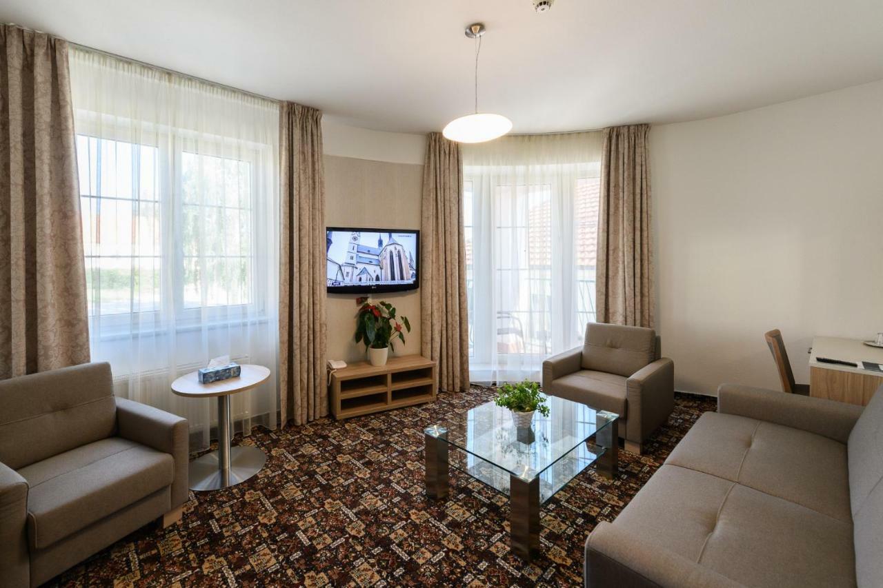 Sport-V-Hotel Hrotovice Bagian luar foto
