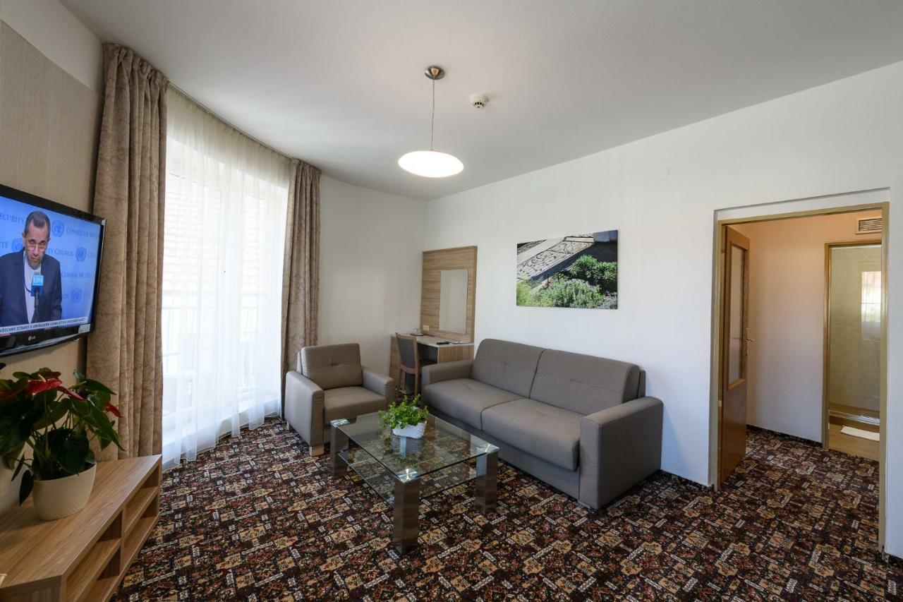 Sport-V-Hotel Hrotovice Bagian luar foto